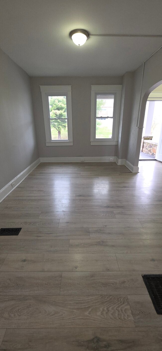 Foto del edificio - 2329 Windsor Ave