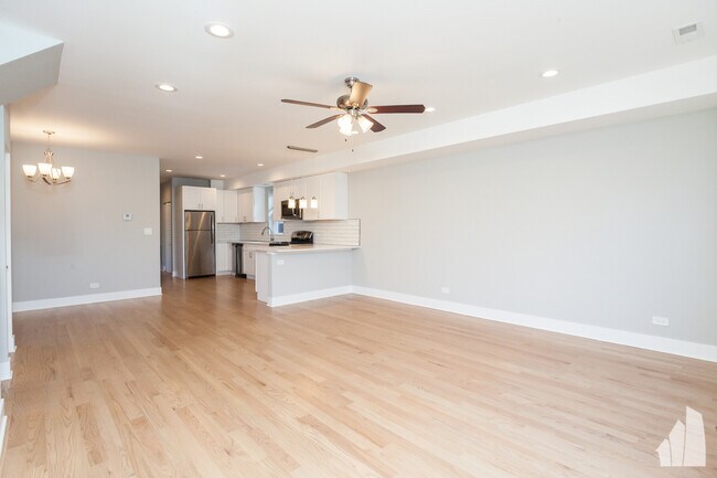Building Photo - 2437 N Ashland Ave