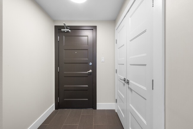 Building Photo - AK206 2 Bedroom Furnished Apartment