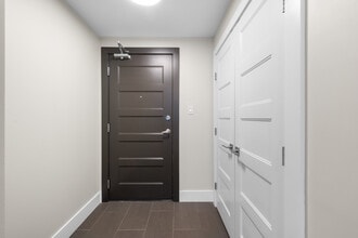 Building Photo - 15 Kings Wharf Pl