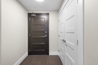Building Photo - 15 Kings Wharf Pl