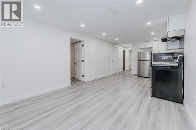 Building Photo - 514 Fallingbrook Dr