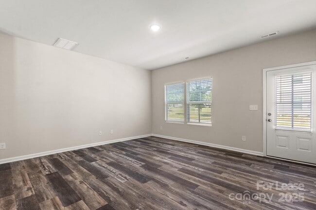 Building Photo - 117 Dogwood Vlg Trl