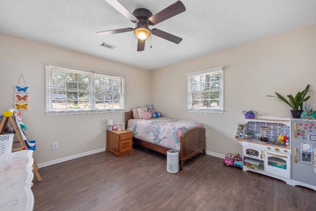 Foto del edificio - 99 Southview Dr