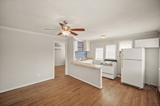 Foto del edificio - Cozy 1-Bedroom in the Heart of Montrose!