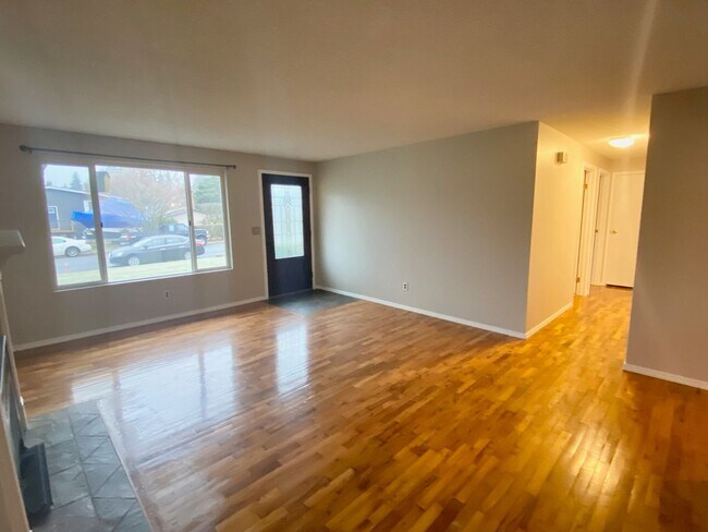 Building Photo - Kirkland Home