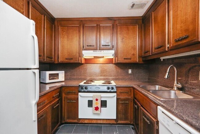 Building Photo - 335 Winding River Dr