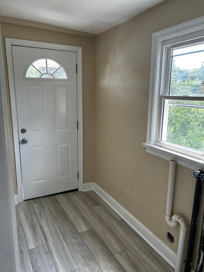 Foto del edificio - 1925 Valley Rd