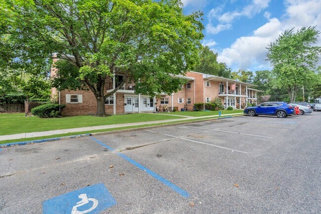 Foto del edificio - Colonial Court Apartments