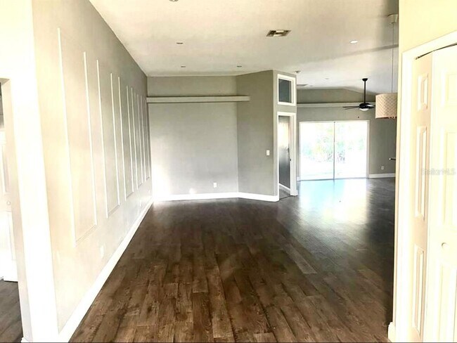 Foto del edificio - 984 Tavernier Cir NE