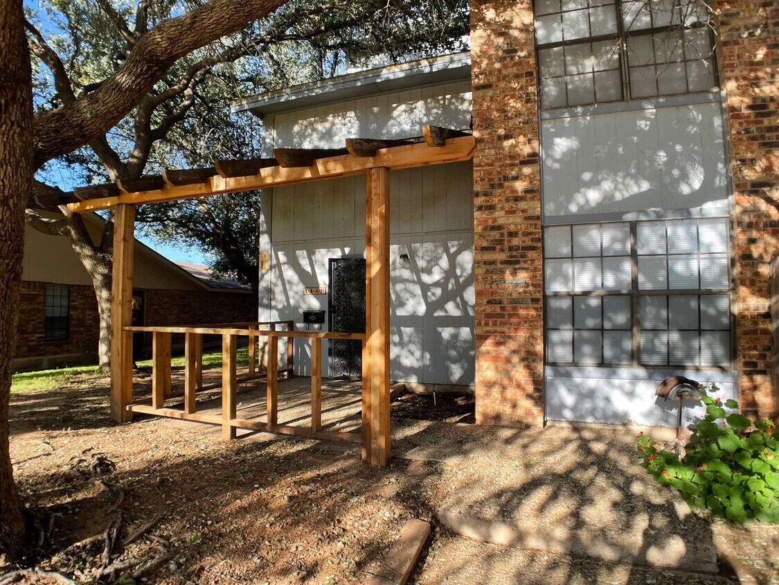 Primary Photo - Two Story Townhouse