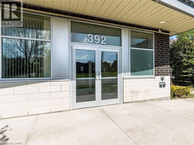 Building Photo - 392 Albert St