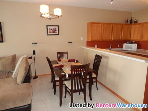 Building Photo - 452 Willoughby Way W
