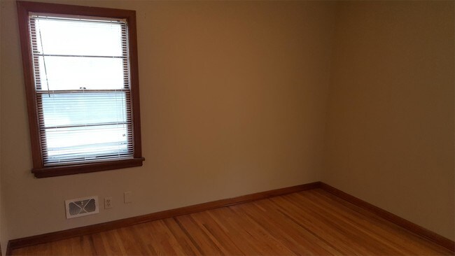 Building Photo - 2910 Abigail Dr