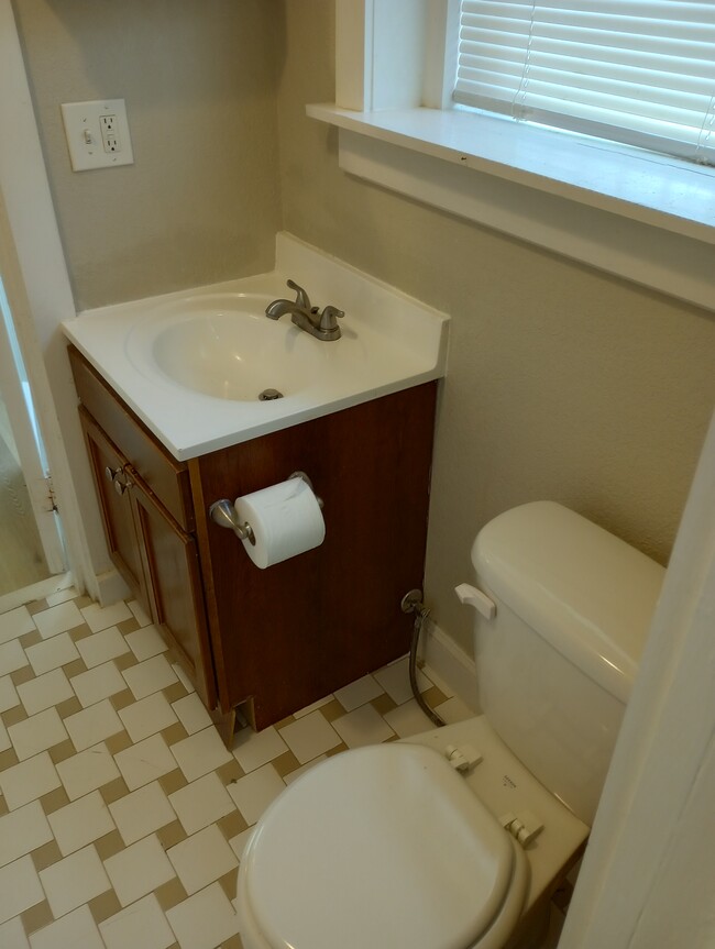 Foto del edificio - 912 E 39th ST