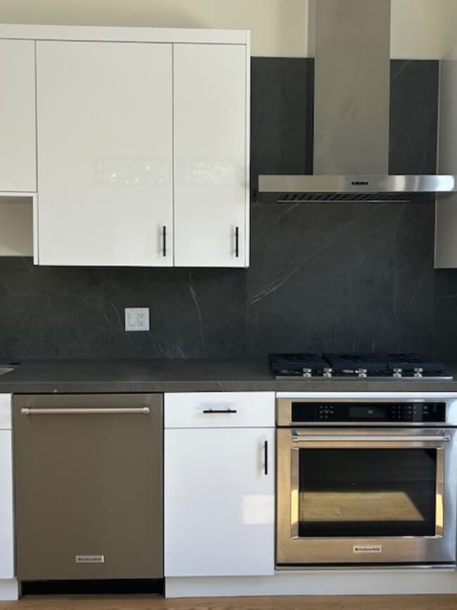 Building Photo - Spectacular one bedroom private ADU-garage...