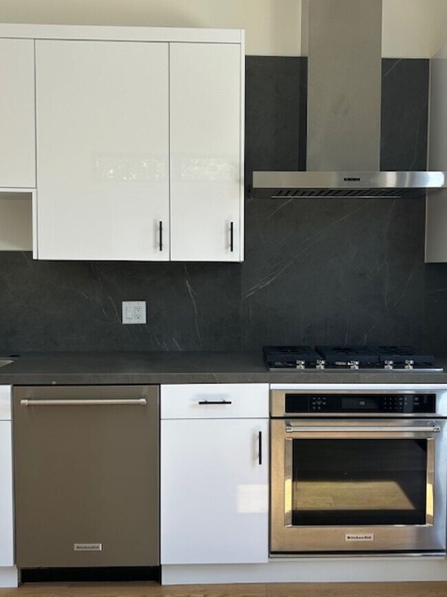 Foto del edificio - Spectacular one bedroom private ADU-garage...