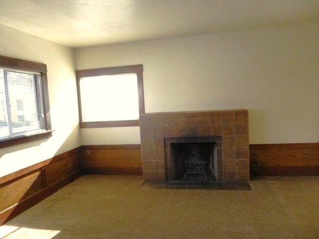 Building Photo - 3711 Grand Ave