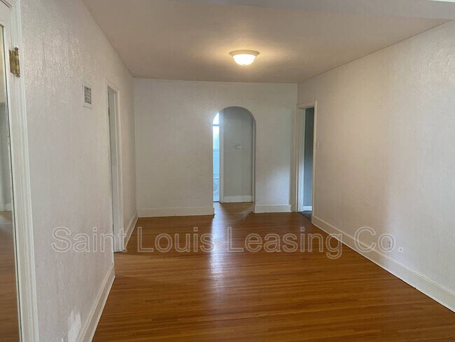 Foto del edificio - 847 N Florissant Rd