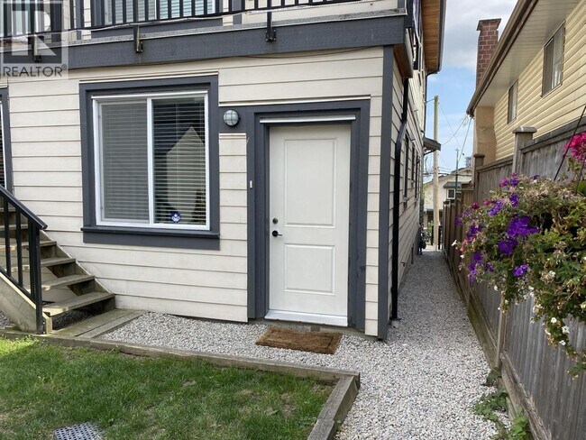 Photo du bâtiment - 717 E 61st Ave