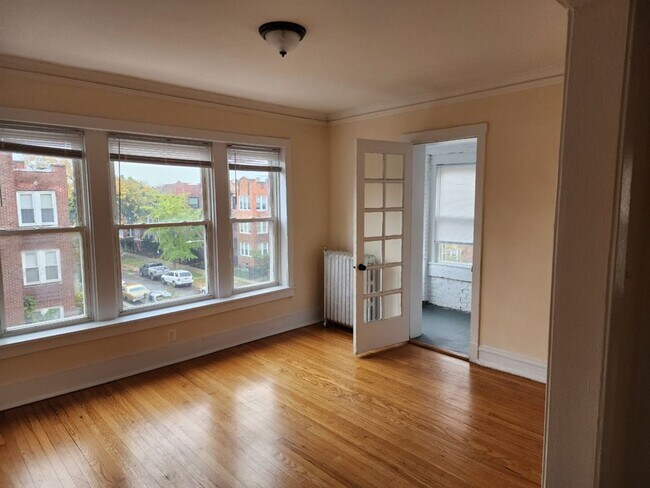 Foto del edificio - 7502 N Hoyne Ave