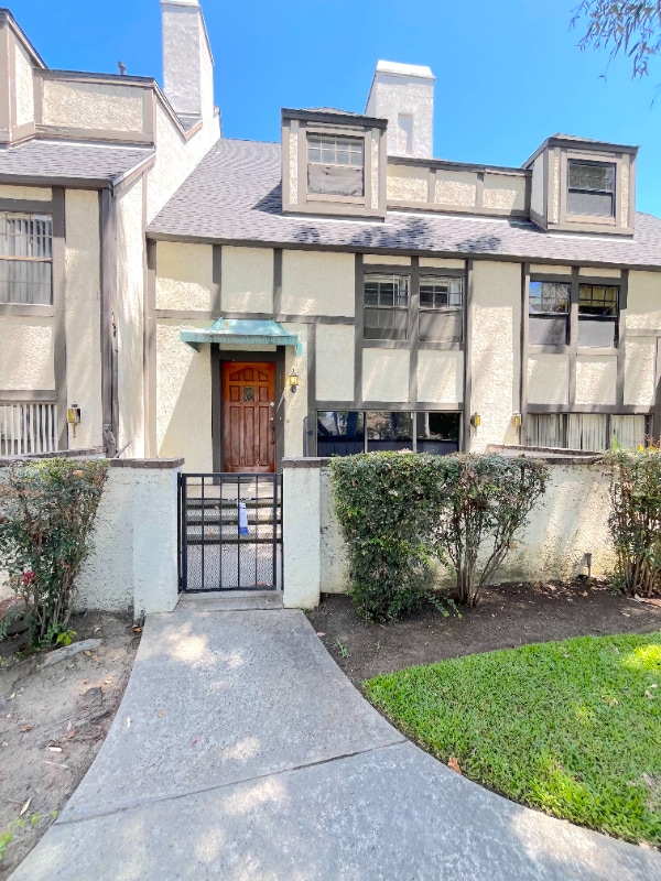 Building Photo - 111 E Rosewood Ct
