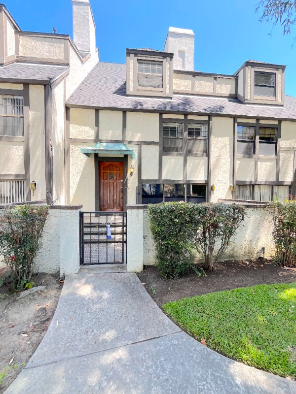 Foto del edificio - 111 E Rosewood Ct