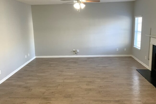 Building Photo - 553 Carlsbad Cv