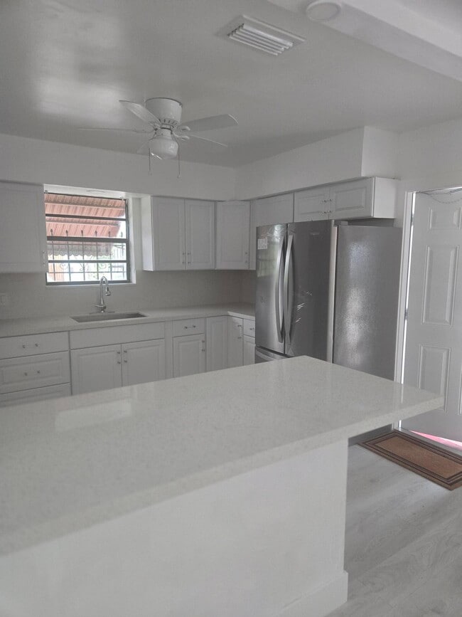 Foto del edificio - 930 N K St