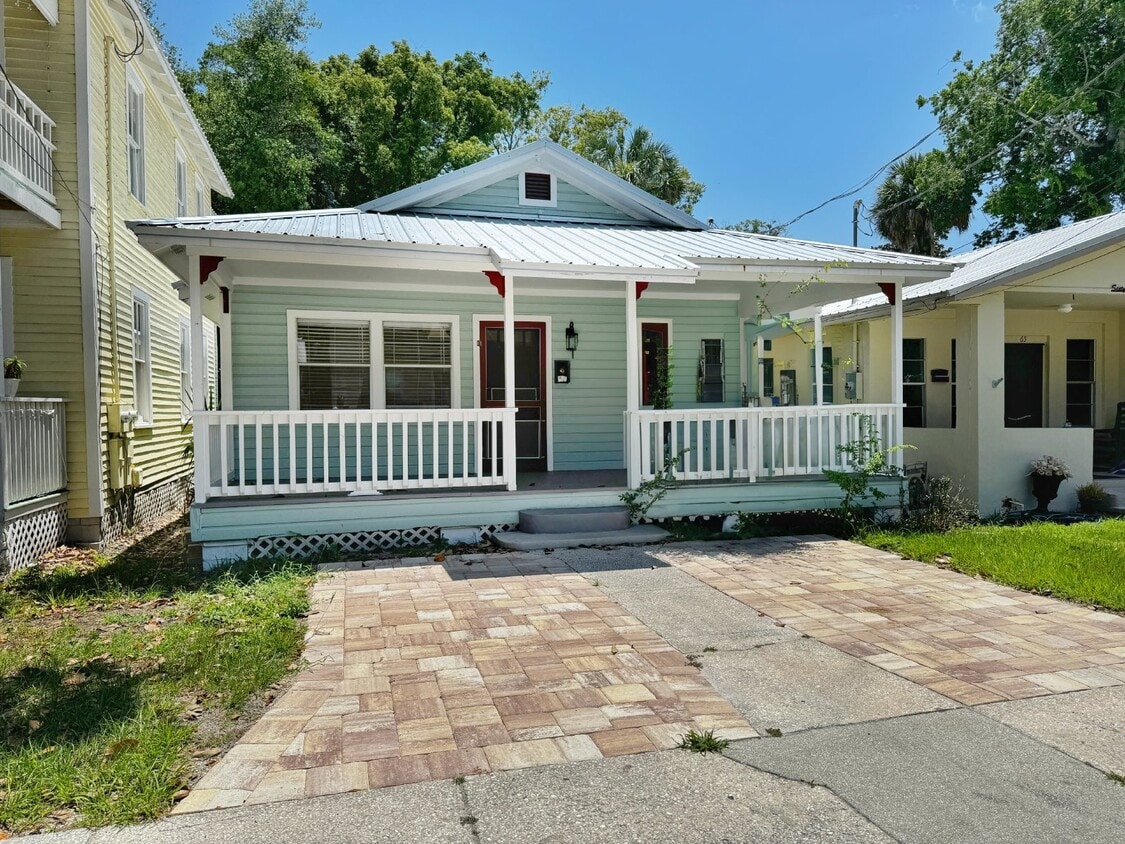 Primary Photo - Newly remodeled Licolnville cottage in his...