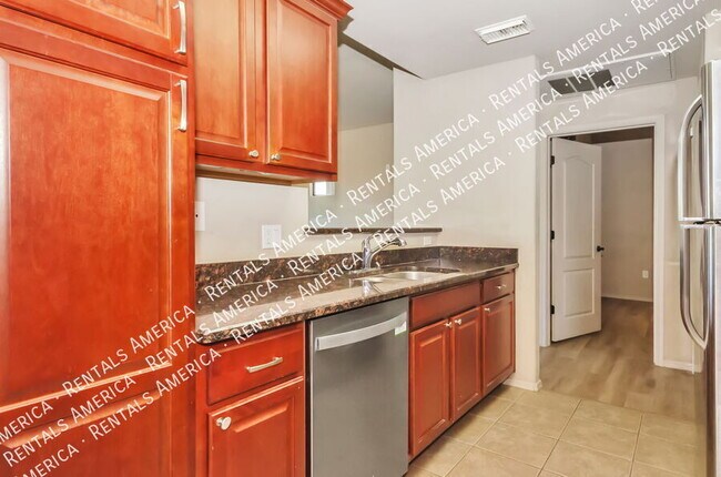 Foto del edificio - 2550 E River Rd