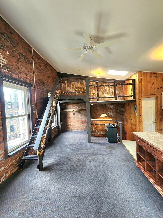 Foto del edificio - 250 Lark St