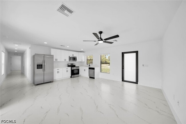Building Photo - 4987 Fairway Ct