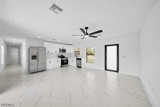 Building Photo - 4985 Fairway Ct
