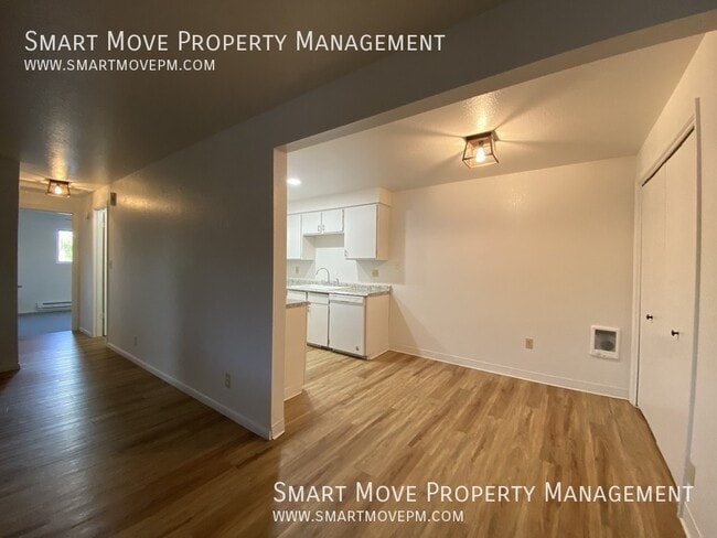 Building Photo - 2557 W Targee St