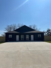 Building Photo - 5774 Heron Dr