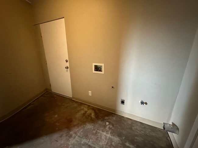 Foto del edificio - Eastside Corner Lot Tulare home coming soon!