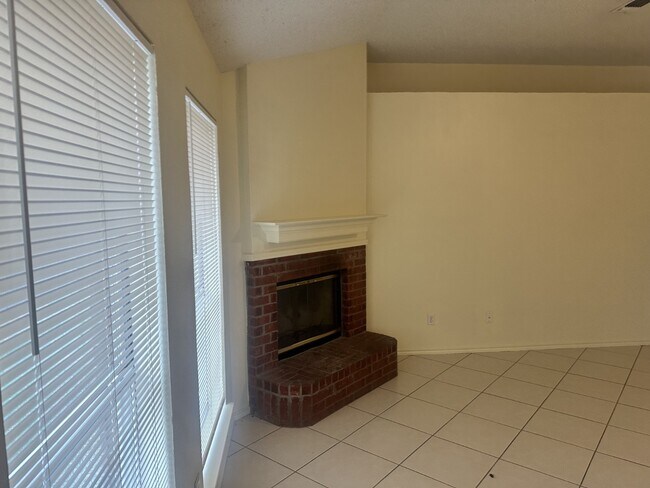 Foto del edificio - 8424 Cove Meadow Ln