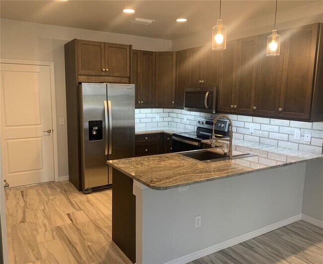 Building Photo - 537 Sunbranch Ln