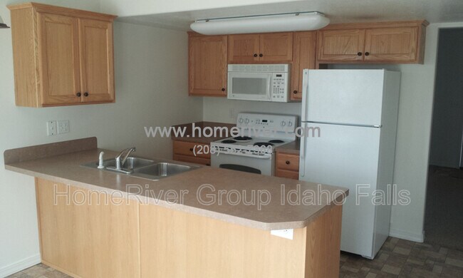 Building Photo - 1675 N Stevens Dr