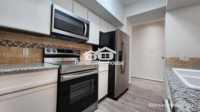 Building Photo - Welcome to this renovated 1 bedroom, 1.5 b...