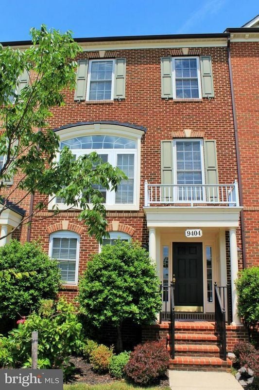 Building Photo - 9404 Carriage Hill St