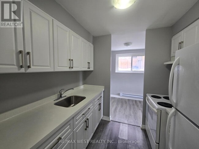 Photo du bâtiment - 80 William St W