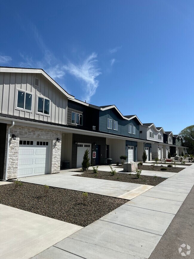 Apartments near 866 W Creekbury St