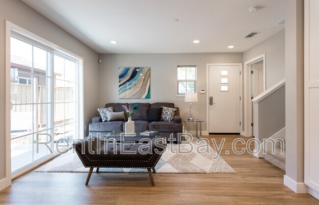 Building Photo - 15850 Bella Tierra Ct