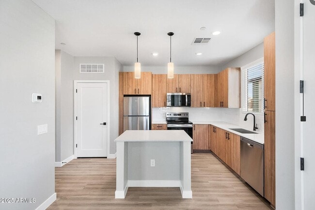 Foto del edificio - 17365 W Lower Buckeye Rd