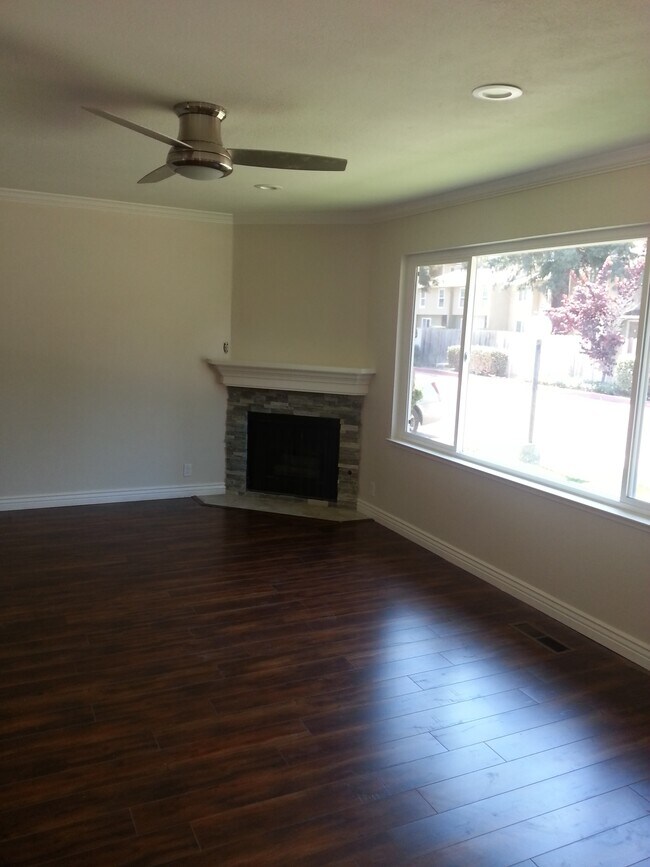 Living room - 1042 Reed Terrace