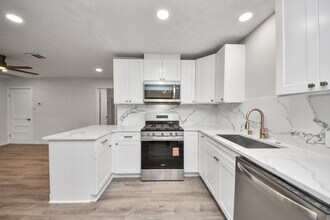 Building Photo - 302 County Park Dr