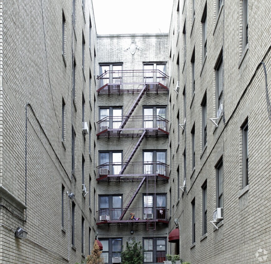 Building Photo - 2725 Webb Ave