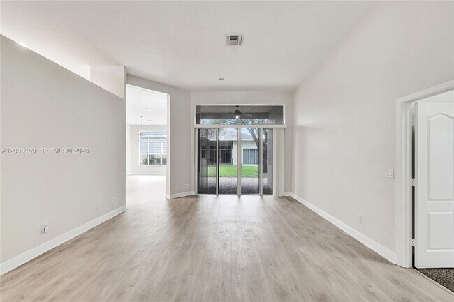 Foto del edificio - 6334 SW 192nd Ave